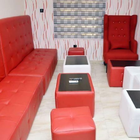 City Nest Hotel Ogombo エクステリア 写真