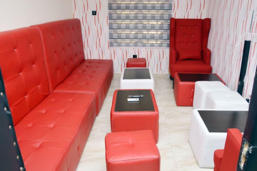 City Nest Hotel Ogombo エクステリア 写真