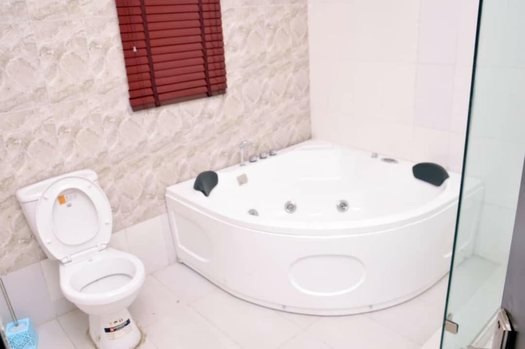 City Nest Hotel Ogombo エクステリア 写真