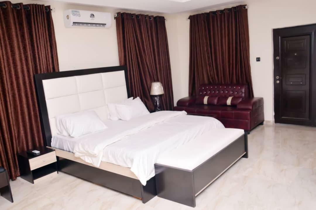 City Nest Hotel Ogombo エクステリア 写真